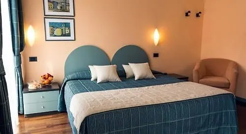 Hotel Vittoria Сондрио